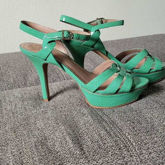SALE. VINCE CAMUTO retro style mint green patent snakeskin heel size 8 - Picture 2 of 13